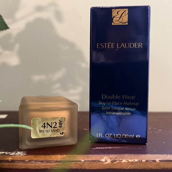 Estee Lauder Double Wear Stay In Place Makeup - Picture 8 of 14